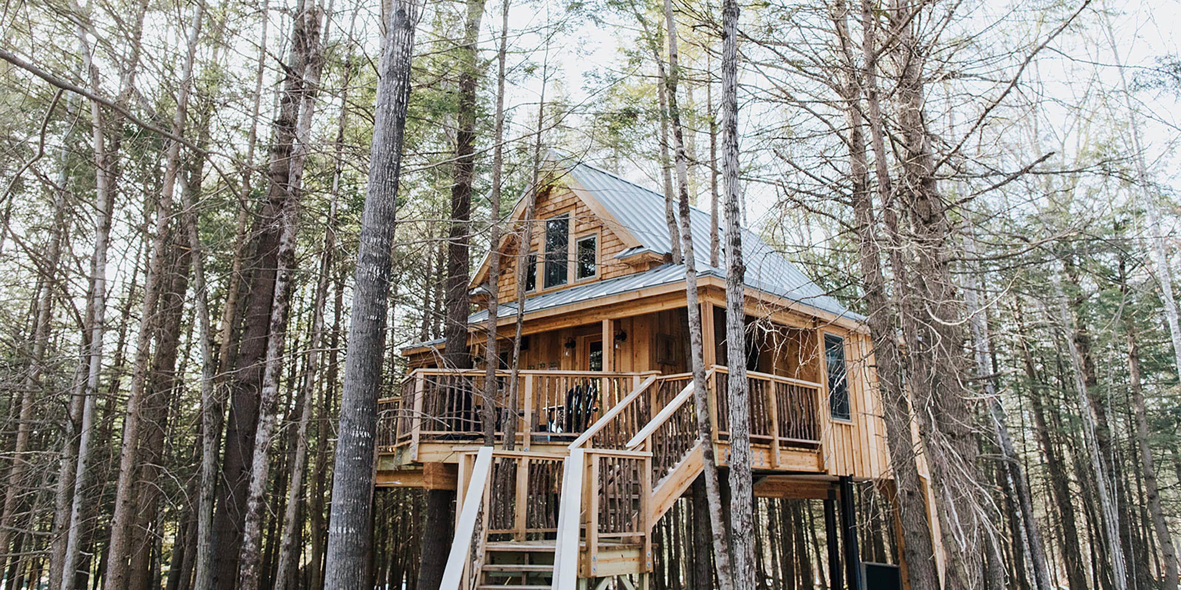 the woods maine treehouse luxury - Luxe Digital
